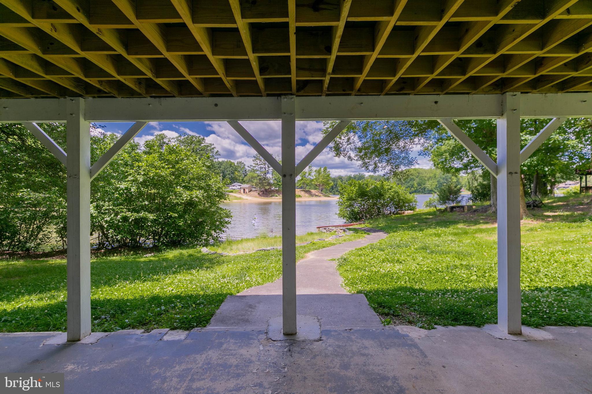 LAKE LAND OR - Residential