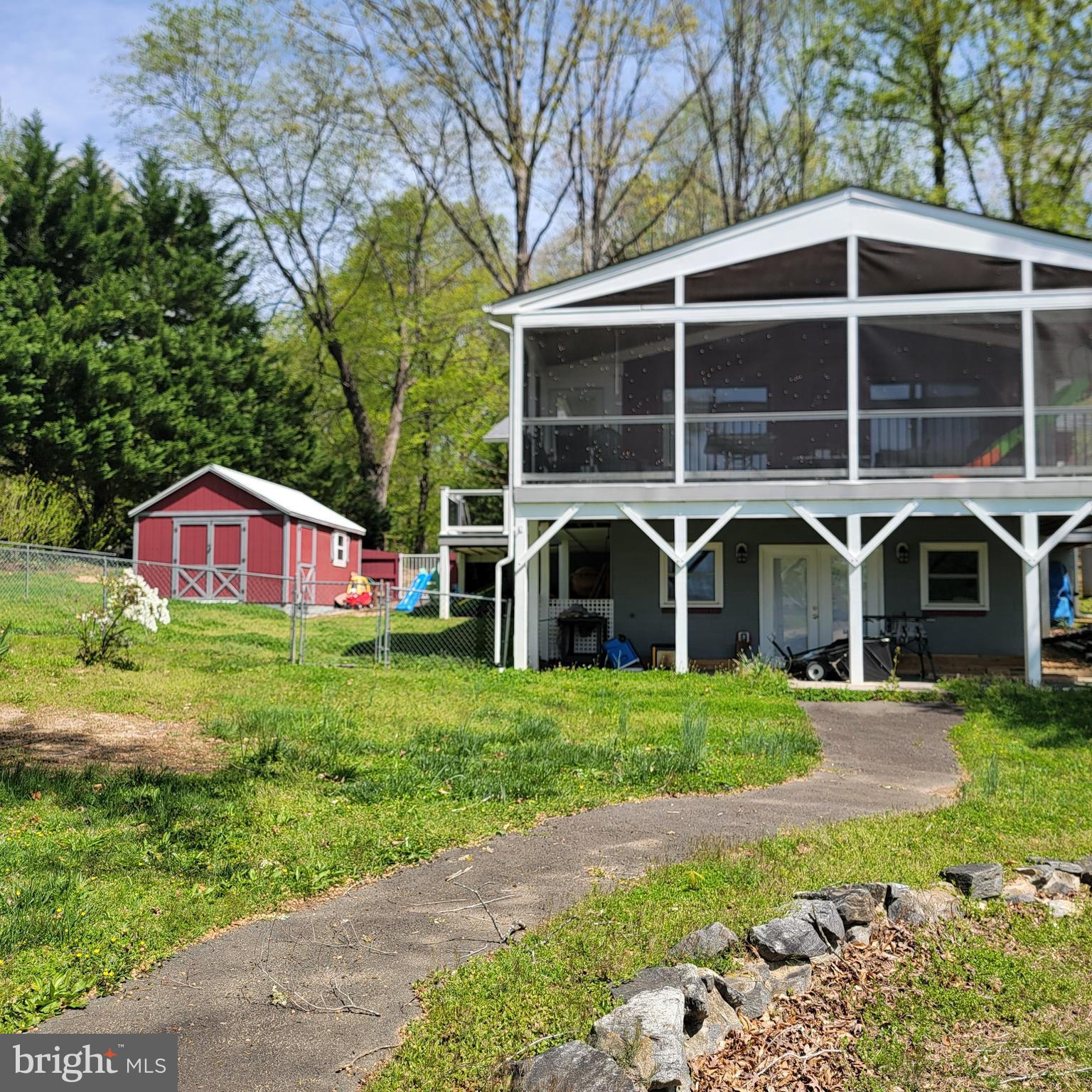 LAKE LAND OR - Residential