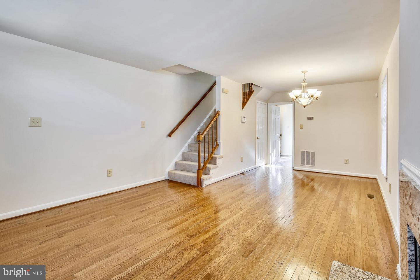 501 COLECROFT COURT