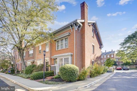 Townhouse For Rent - 501 Colecroft Court<br/> ALEXANDRIA, VA 22314