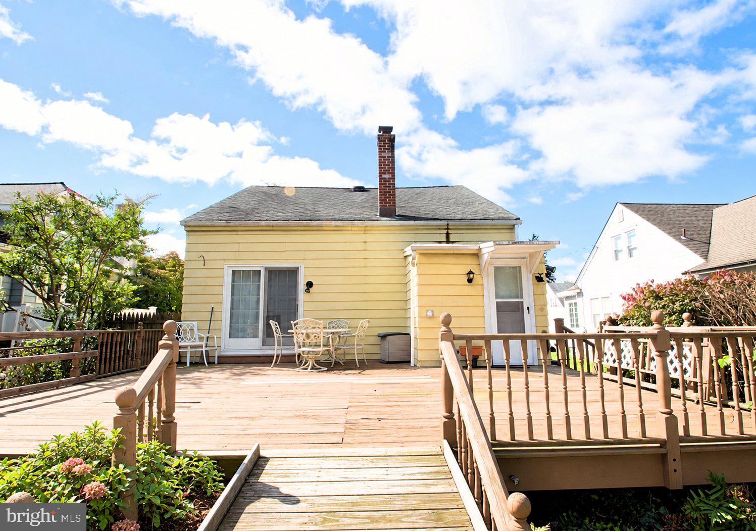742 MAYFLOWER AVENUE