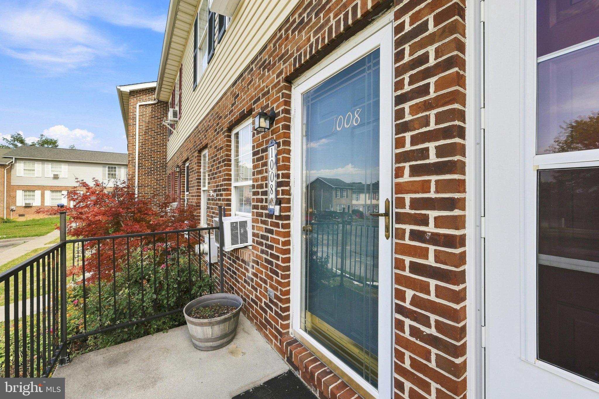 1008 BRIDLE COURT