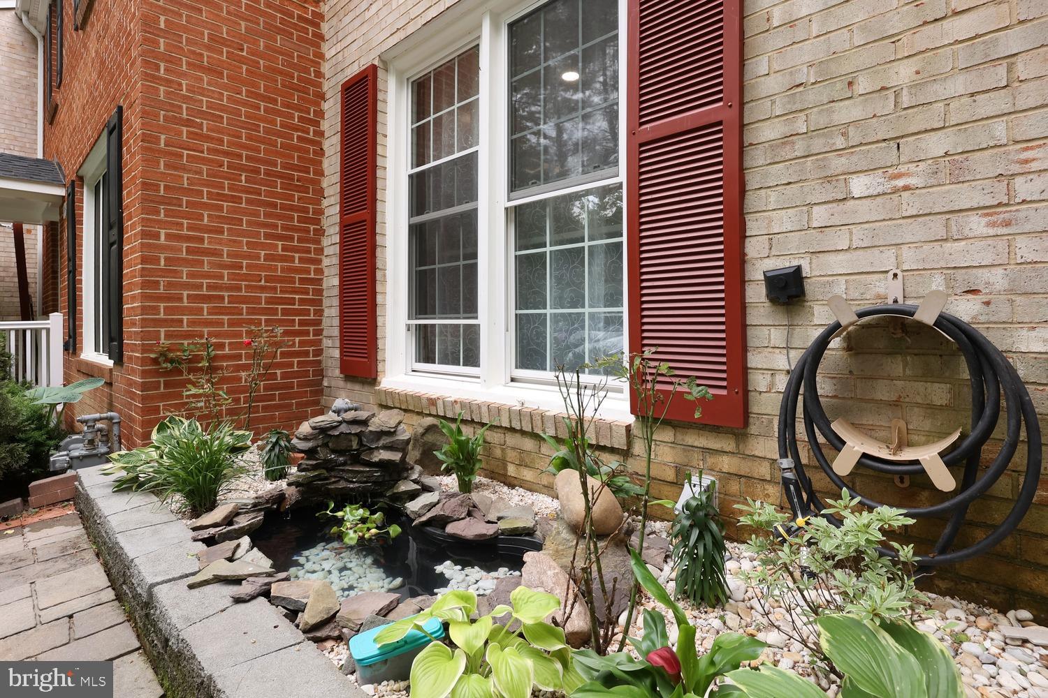 5511 MITCHAM COURT