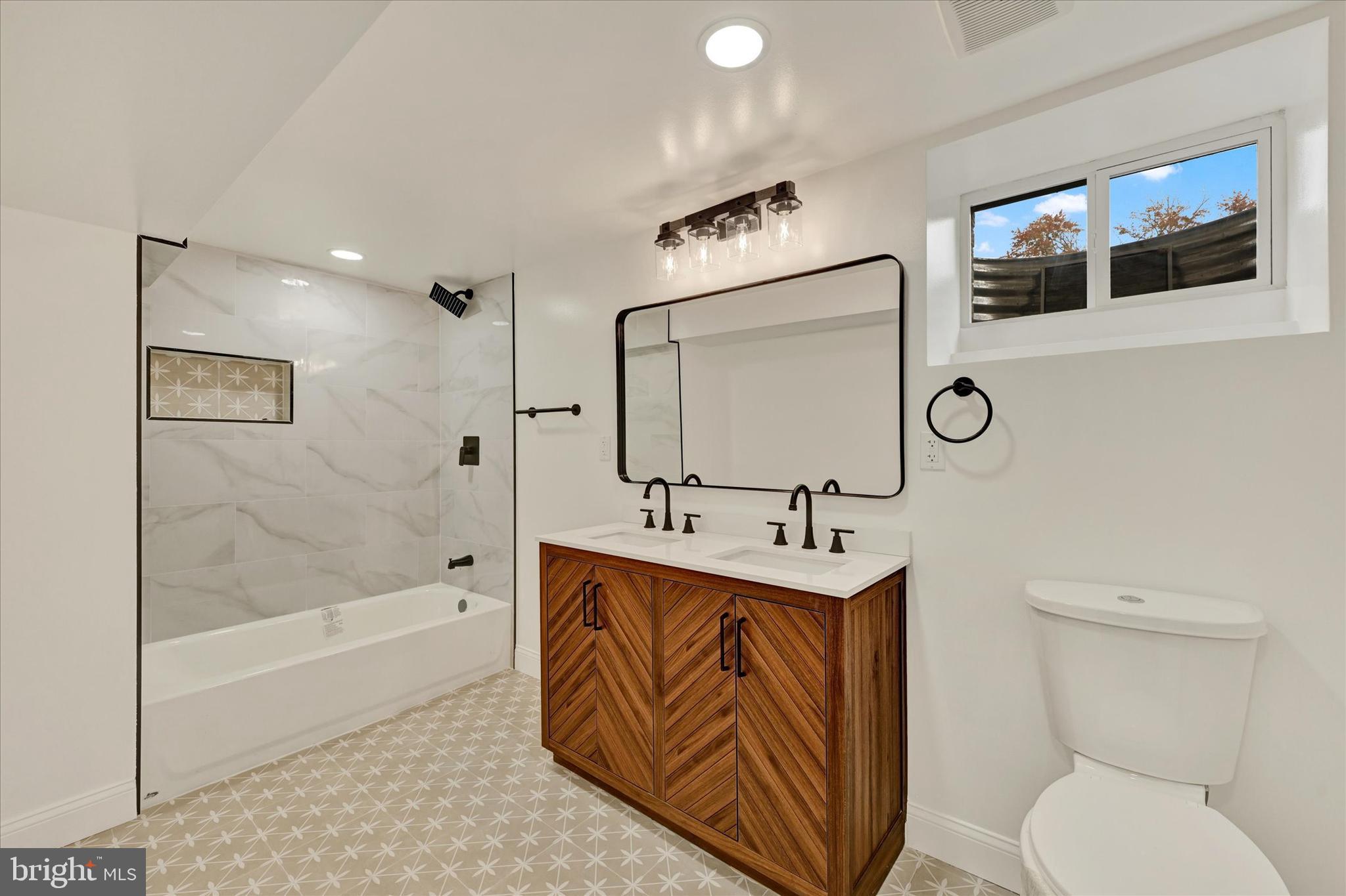 VAN BIBBER MANOR - Residential