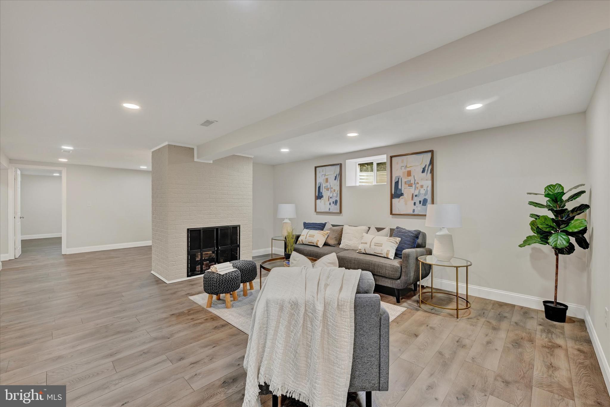 VAN BIBBER MANOR - Residential