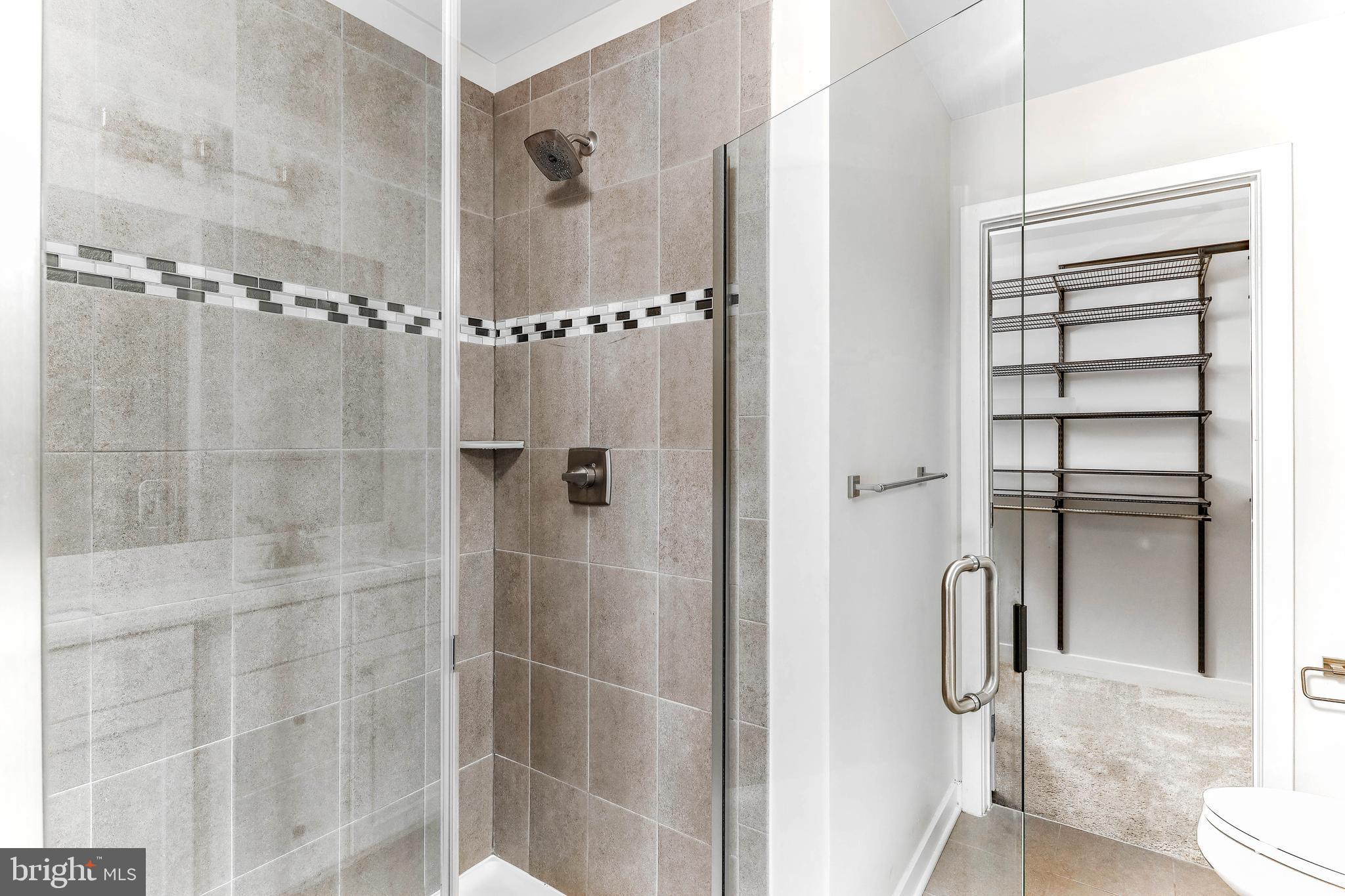 OLDHAM CROSSING - Residential Lease