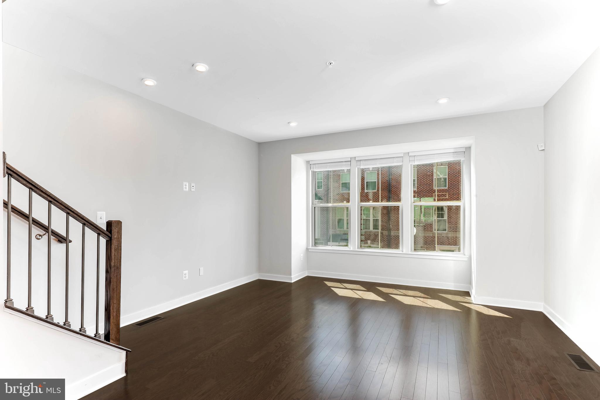 OLDHAM CROSSING - Residential Lease