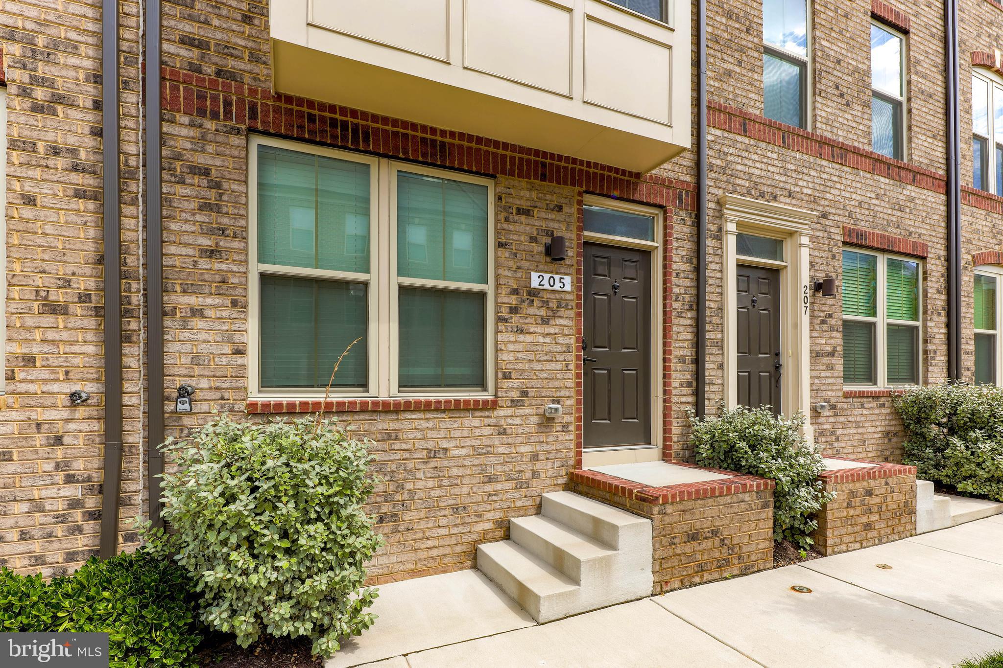 OLDHAM CROSSING - Residential Lease