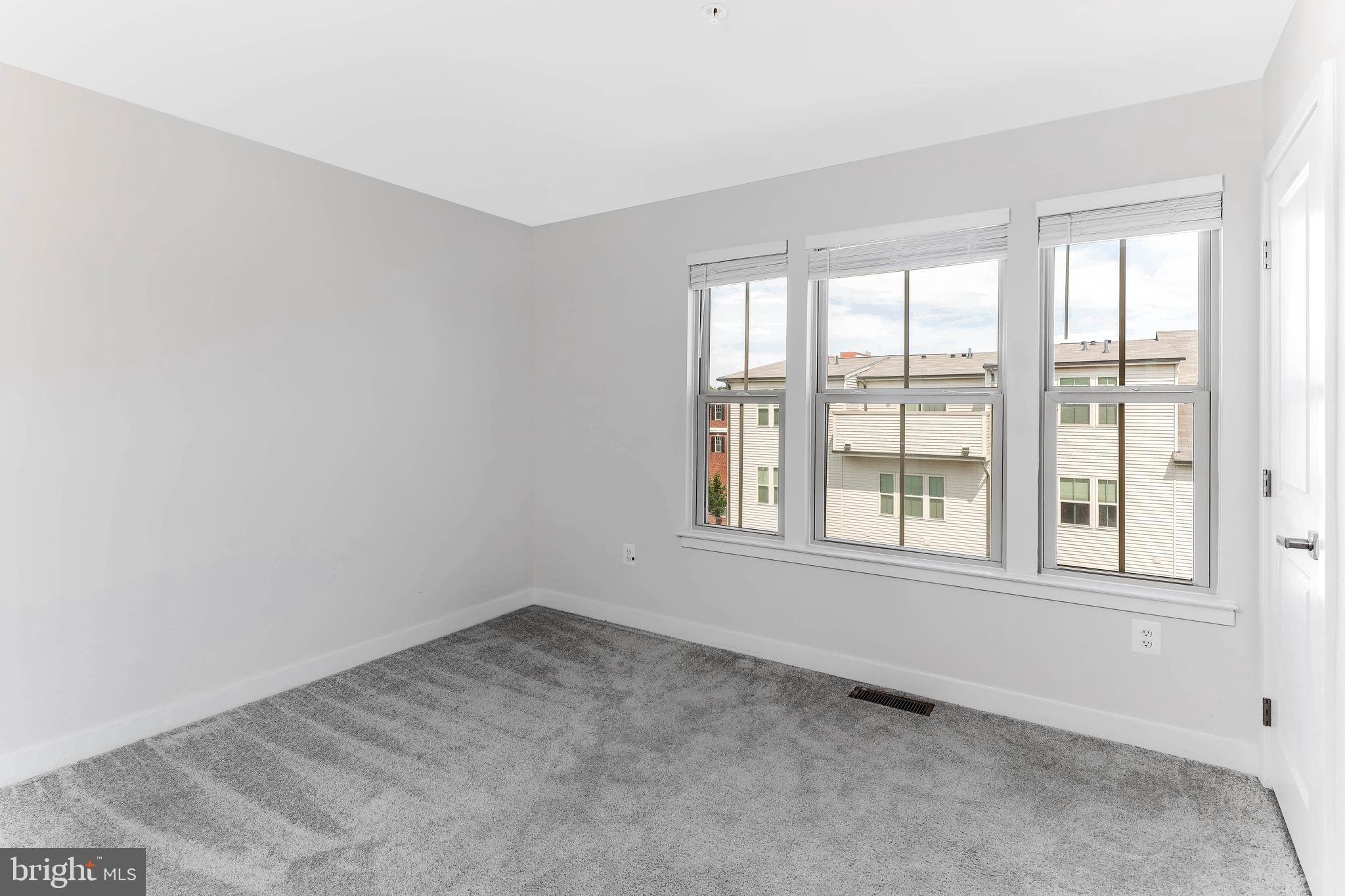 OLDHAM CROSSING - Residential Lease