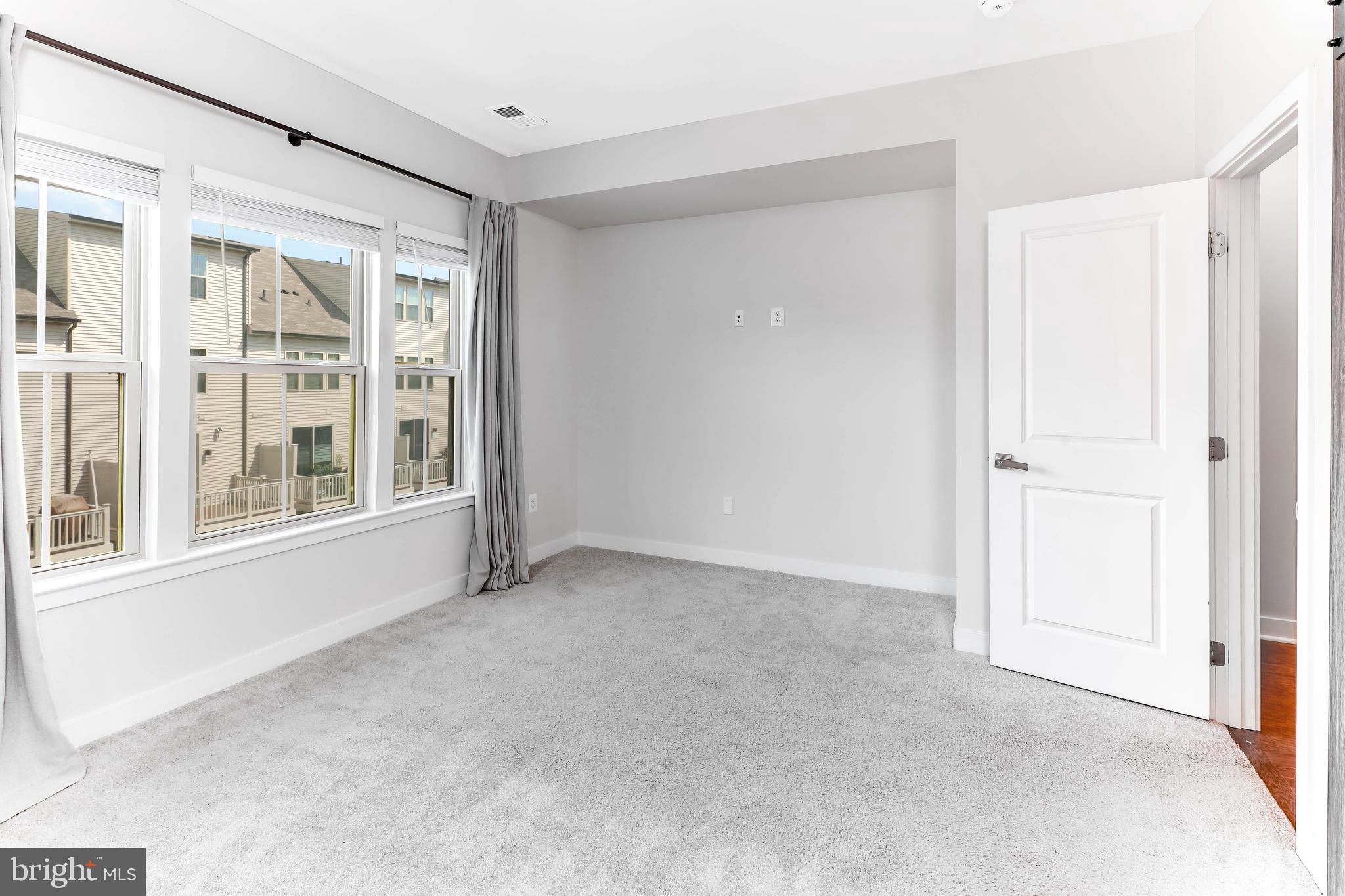 OLDHAM CROSSING - Residential Lease