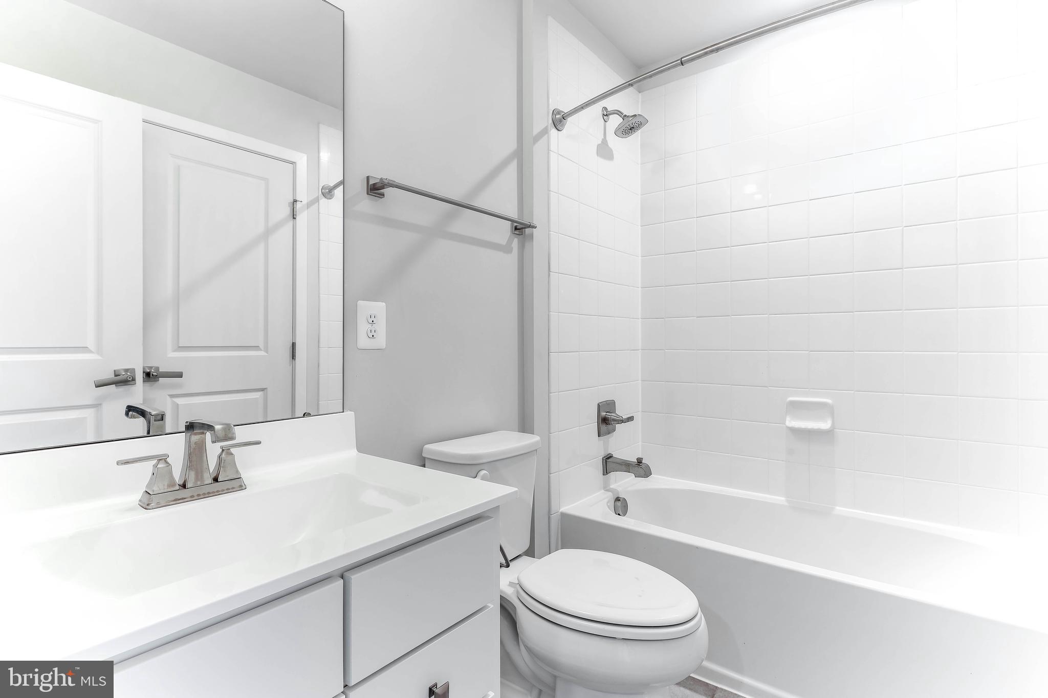 OLDHAM CROSSING - Residential Lease