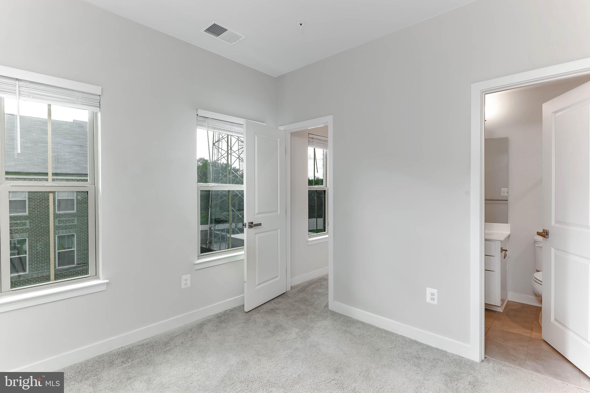 OLDHAM CROSSING - Residential Lease