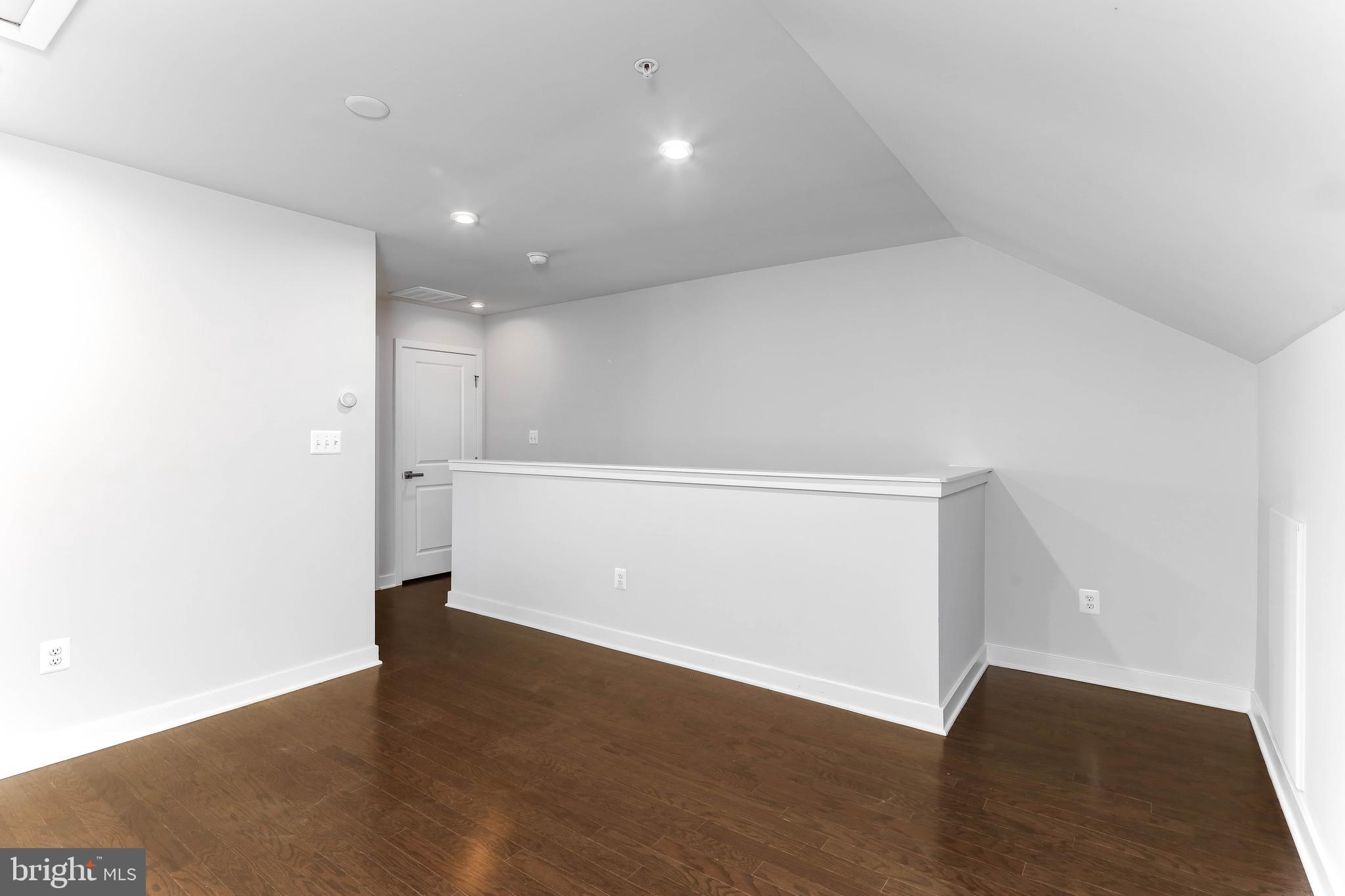 OLDHAM CROSSING - Residential Lease