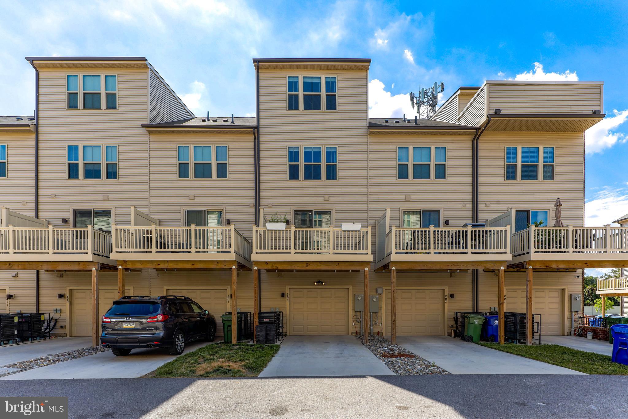 OLDHAM CROSSING - Residential Lease