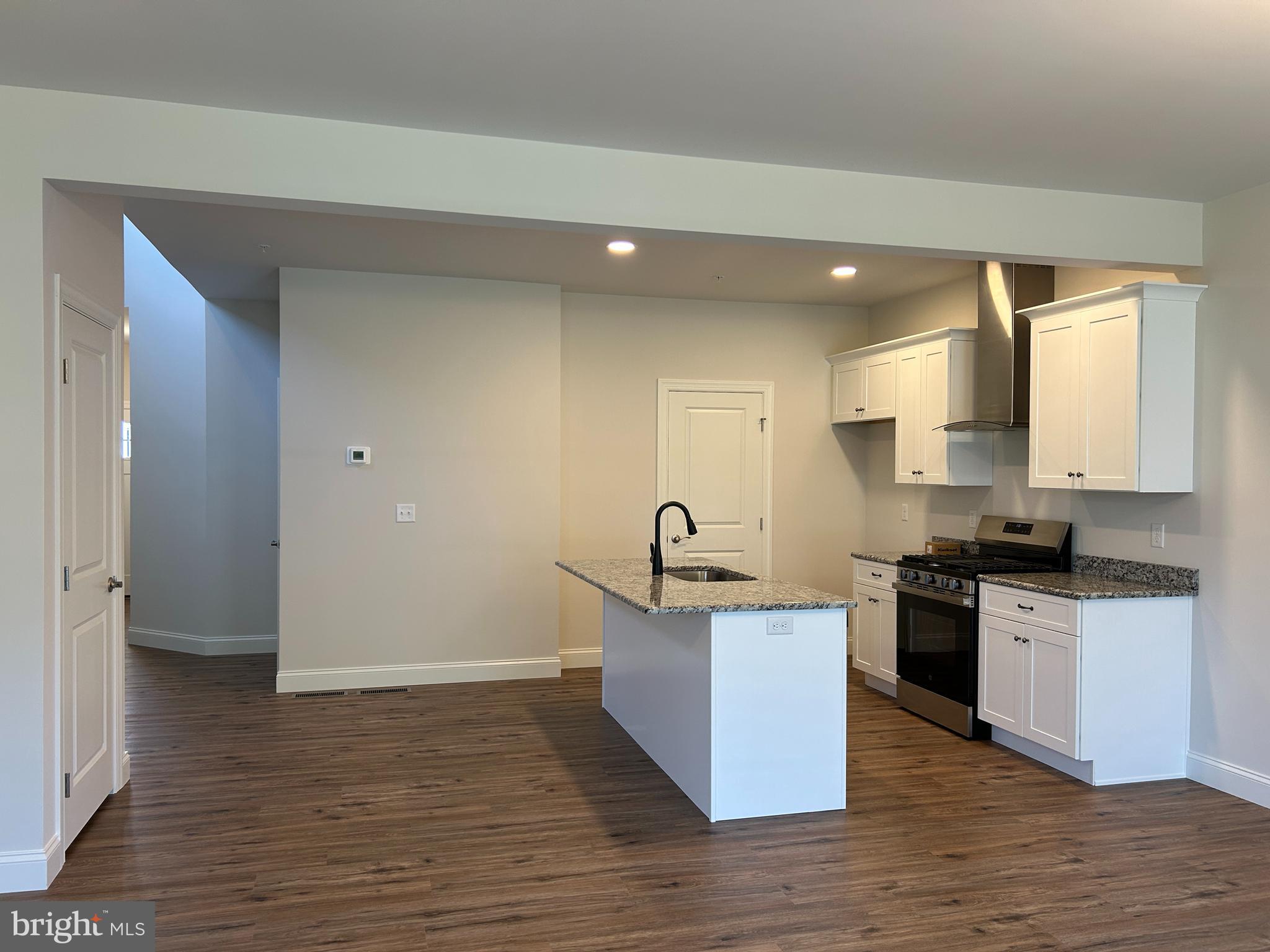 WOODLAND HILLS - Residential