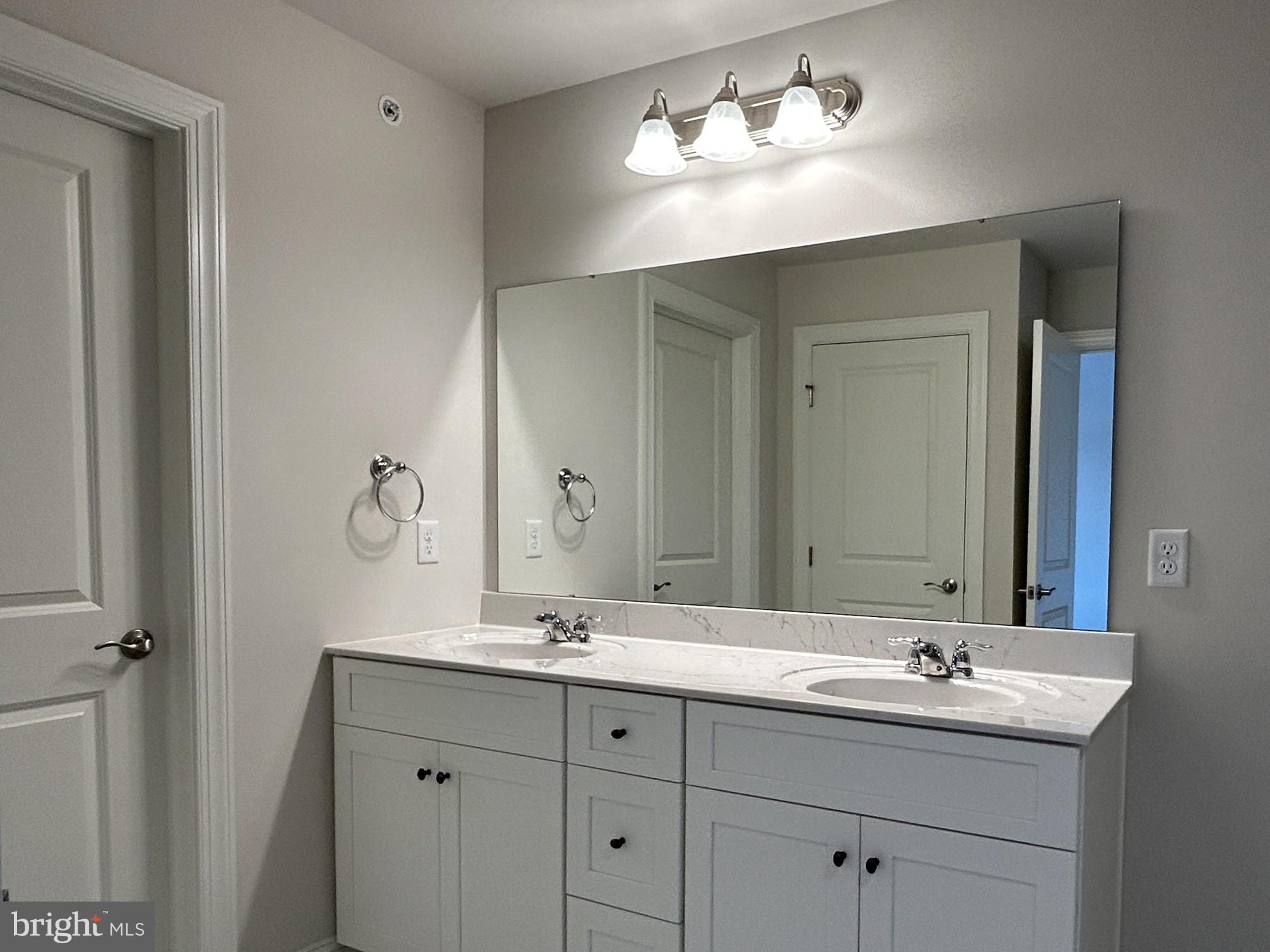 WOODLAND HILLS - Residential