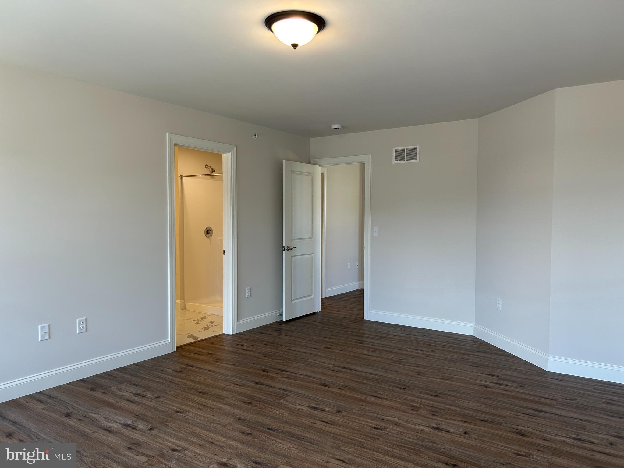 WOODLAND HILLS - Residential