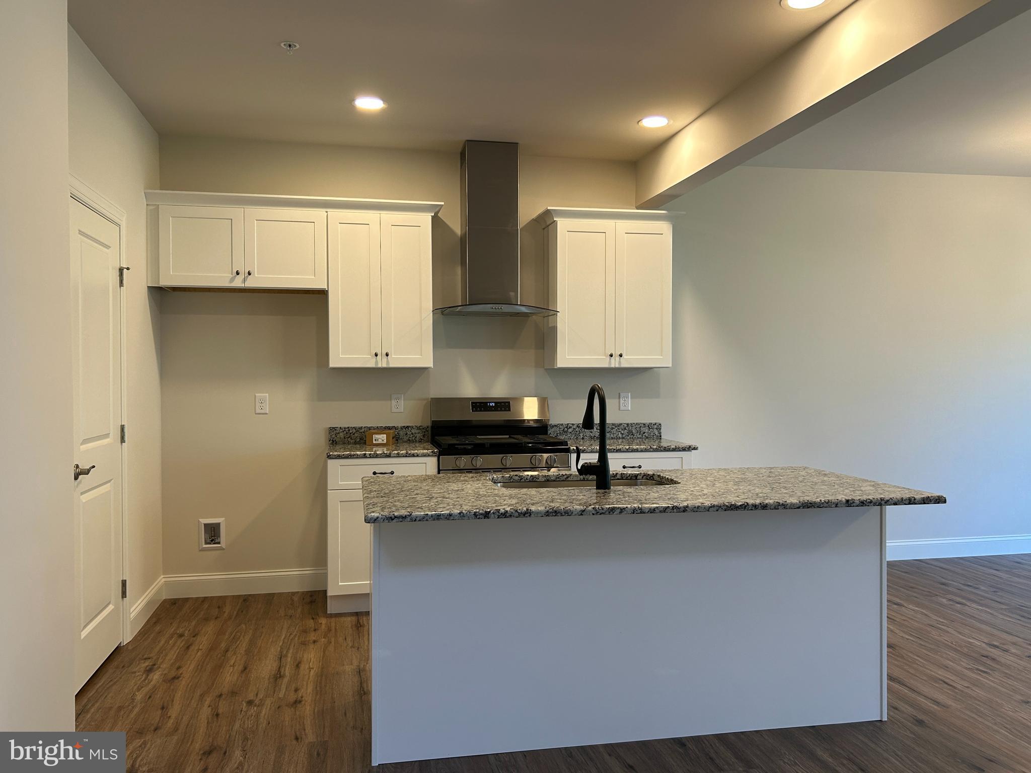 WOODLAND HILLS - Residential