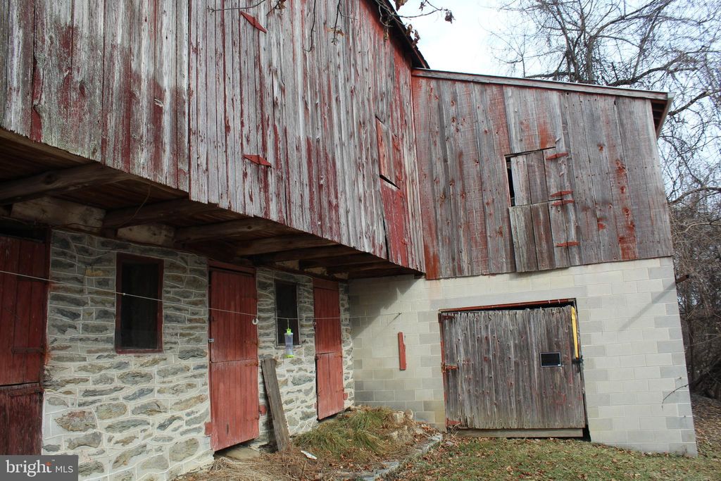 Photo of 746 Kreutz Creek Road #BARN, YORK, PA 17406 (MLS # PAYK2016048)