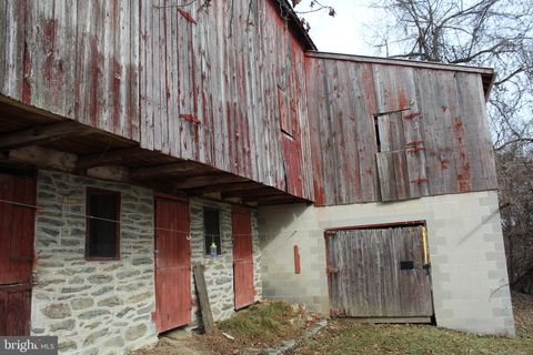 Photo of 746 Kreutz Creek Road #BARN, YORK, PA 17406 (MLS # PAYK2016048)