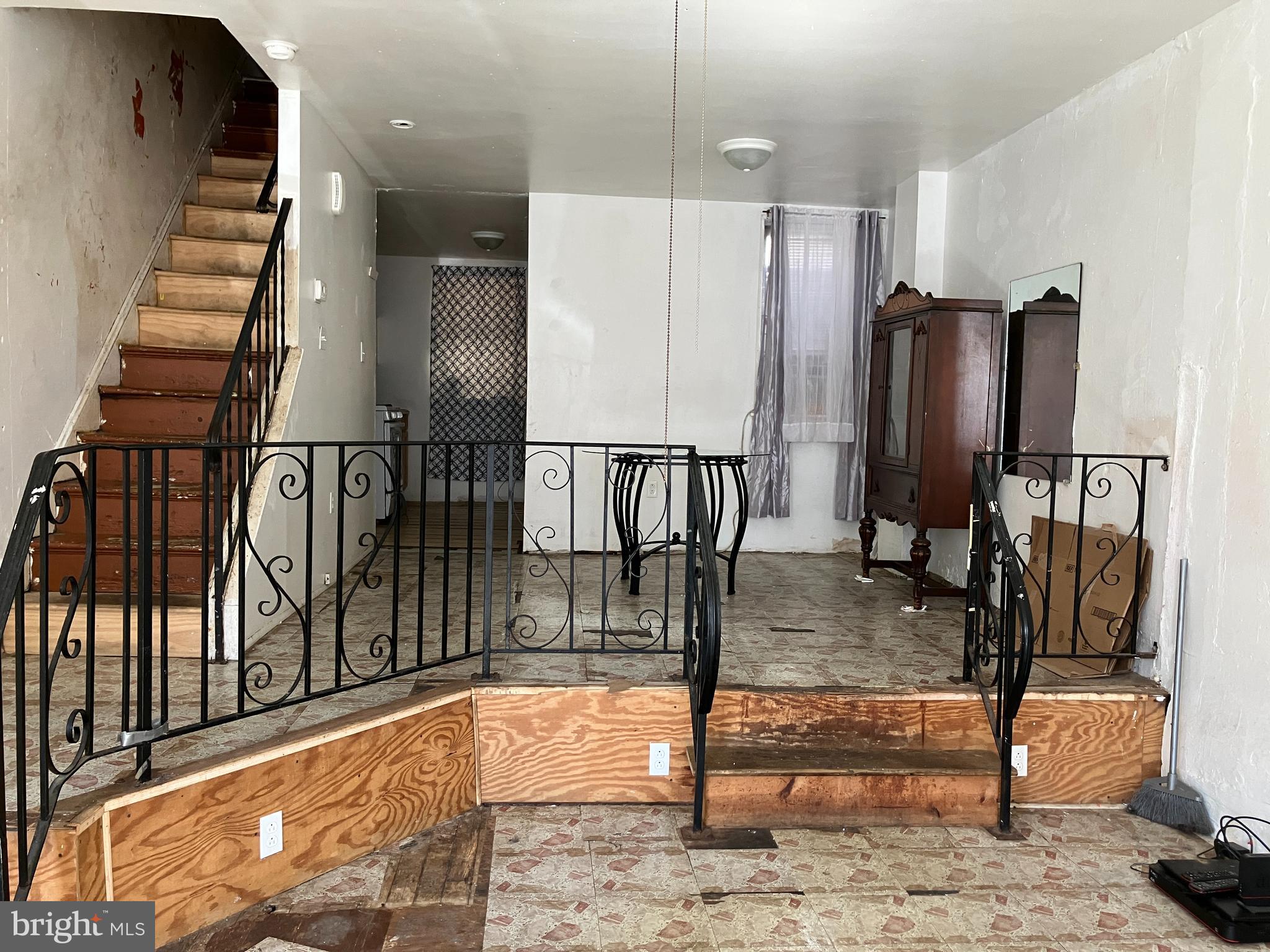 STRAWBERRY MANSION - Residential