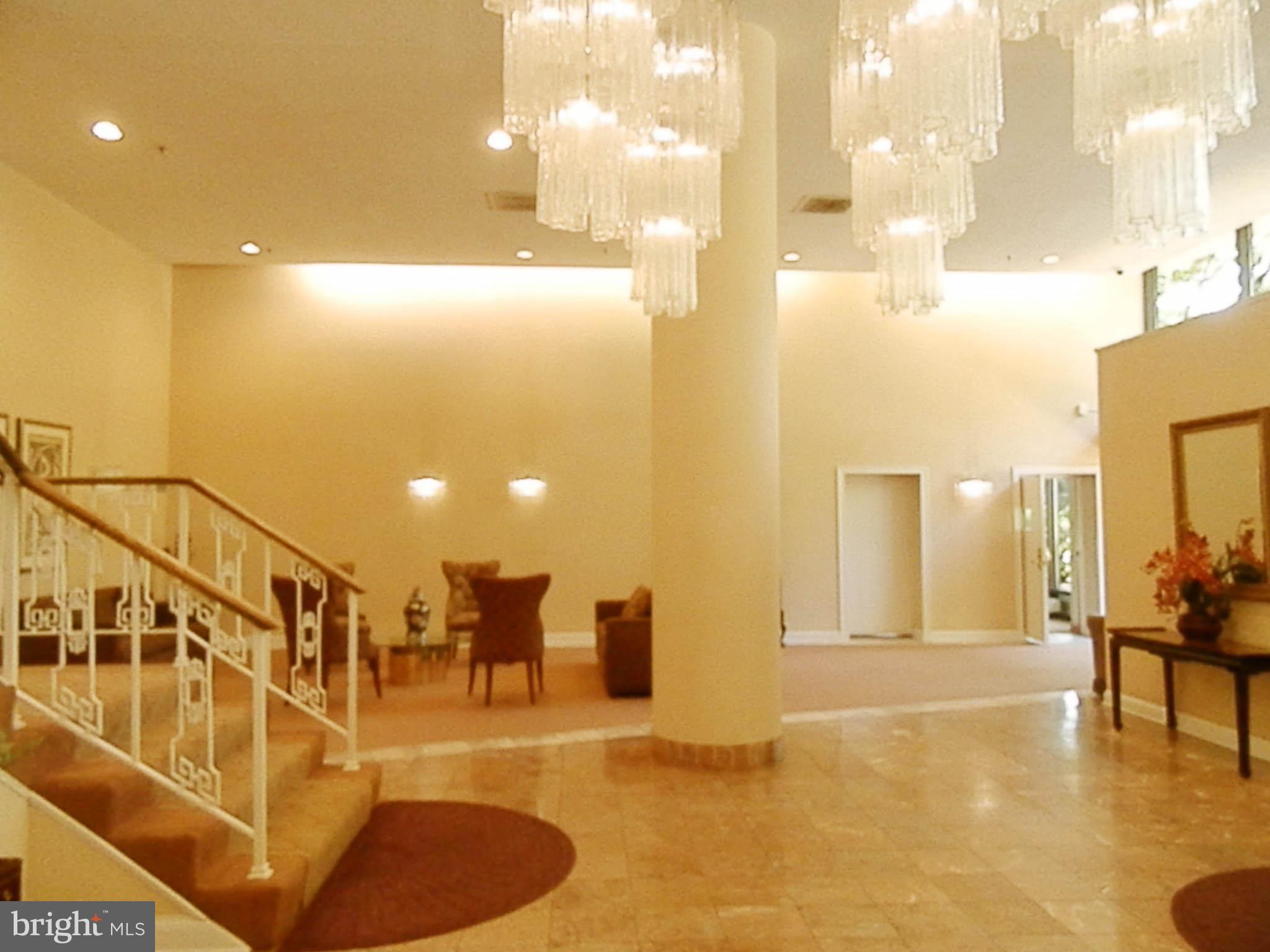 LAKESIDE PLAZA - Residential Lease