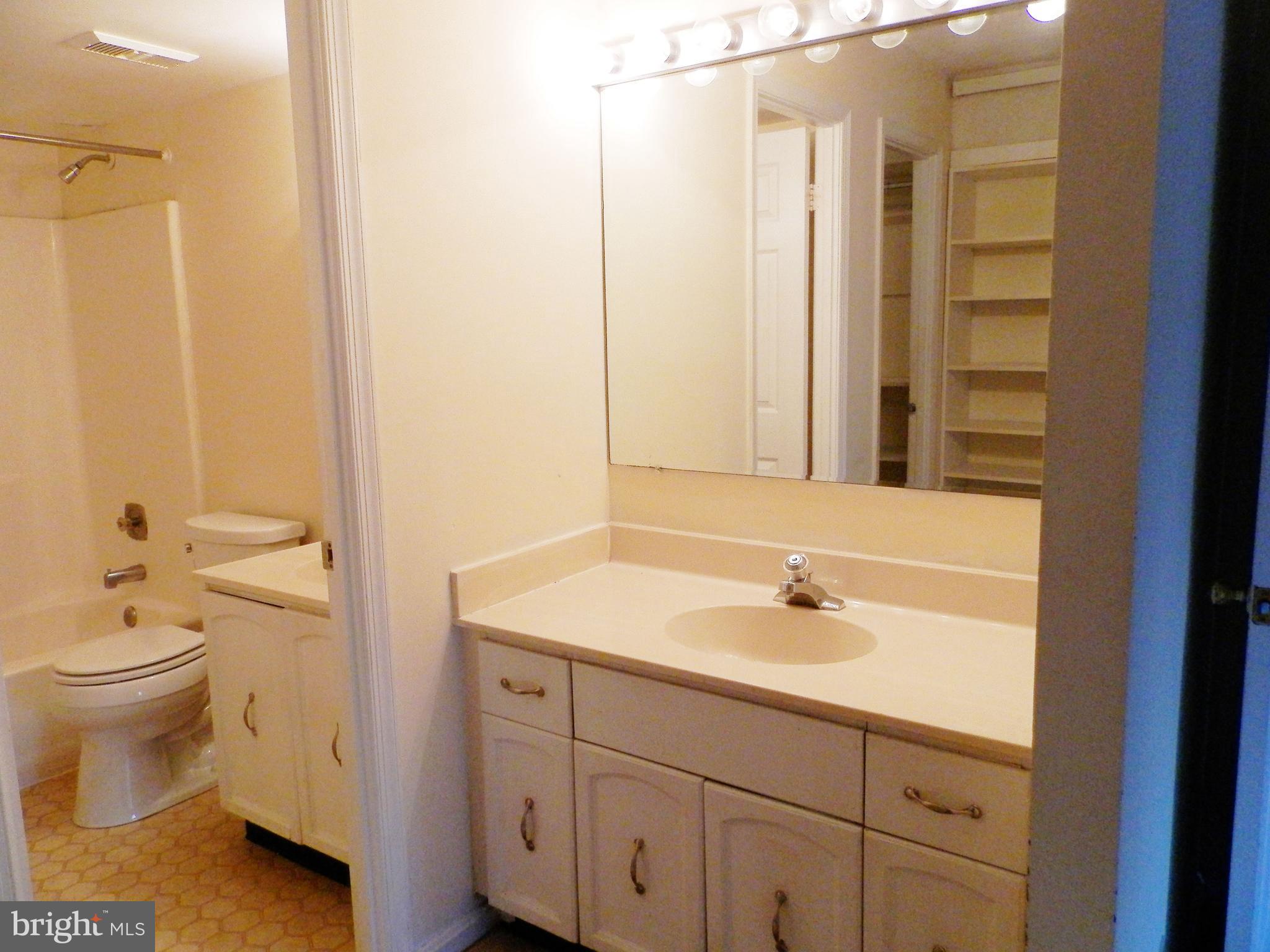 LAKESIDE PLAZA - Residential Lease