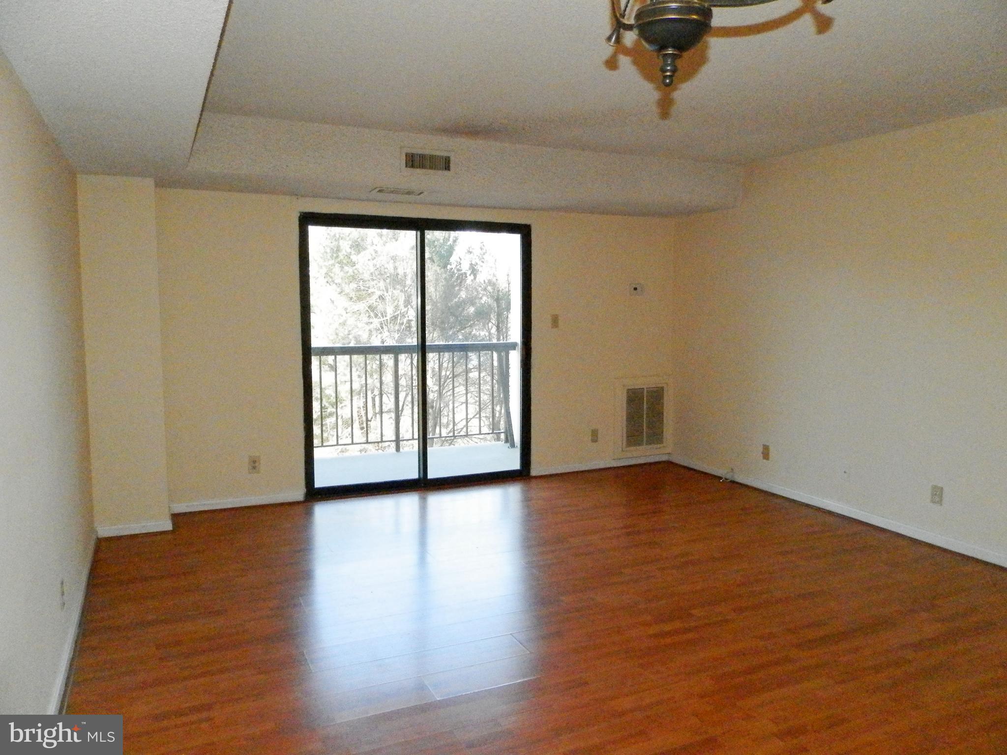 LAKESIDE PLAZA - Residential Lease