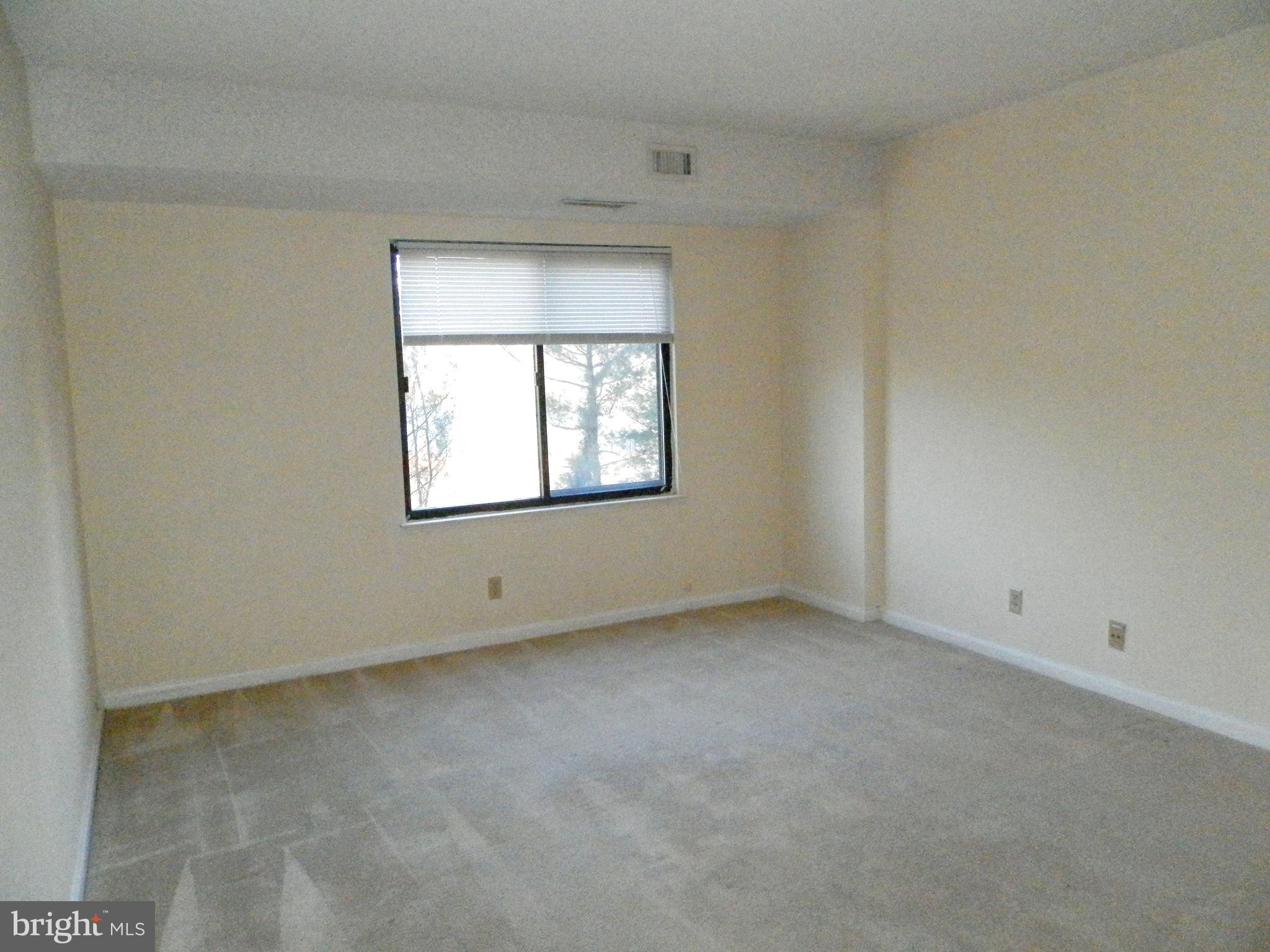 LAKESIDE PLAZA - Residential Lease