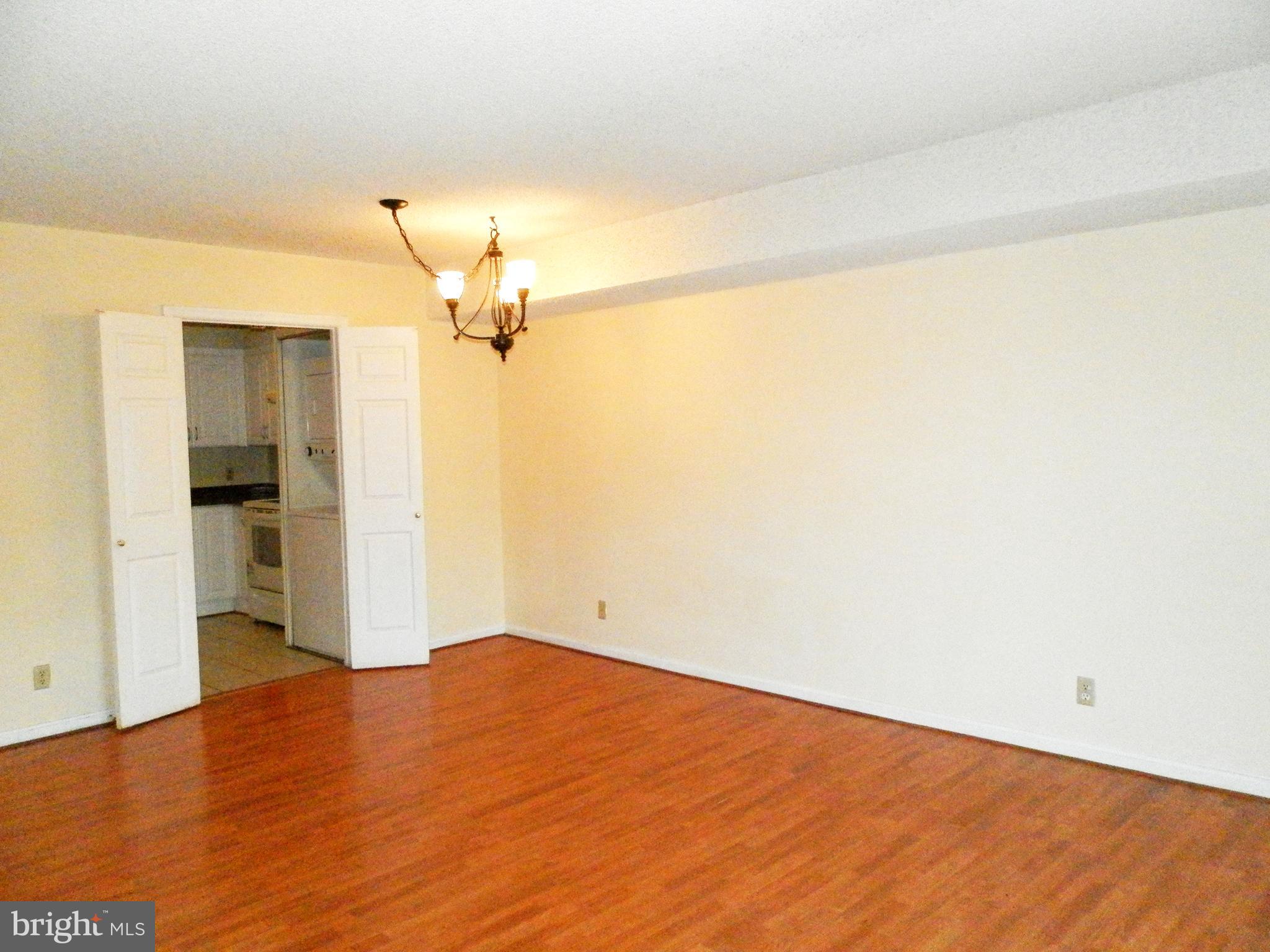 LAKESIDE PLAZA - Residential Lease