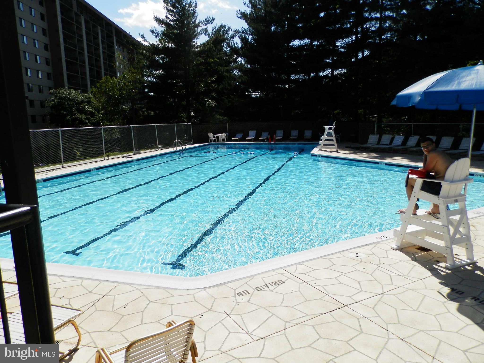 LAKESIDE PLAZA - Residential Lease