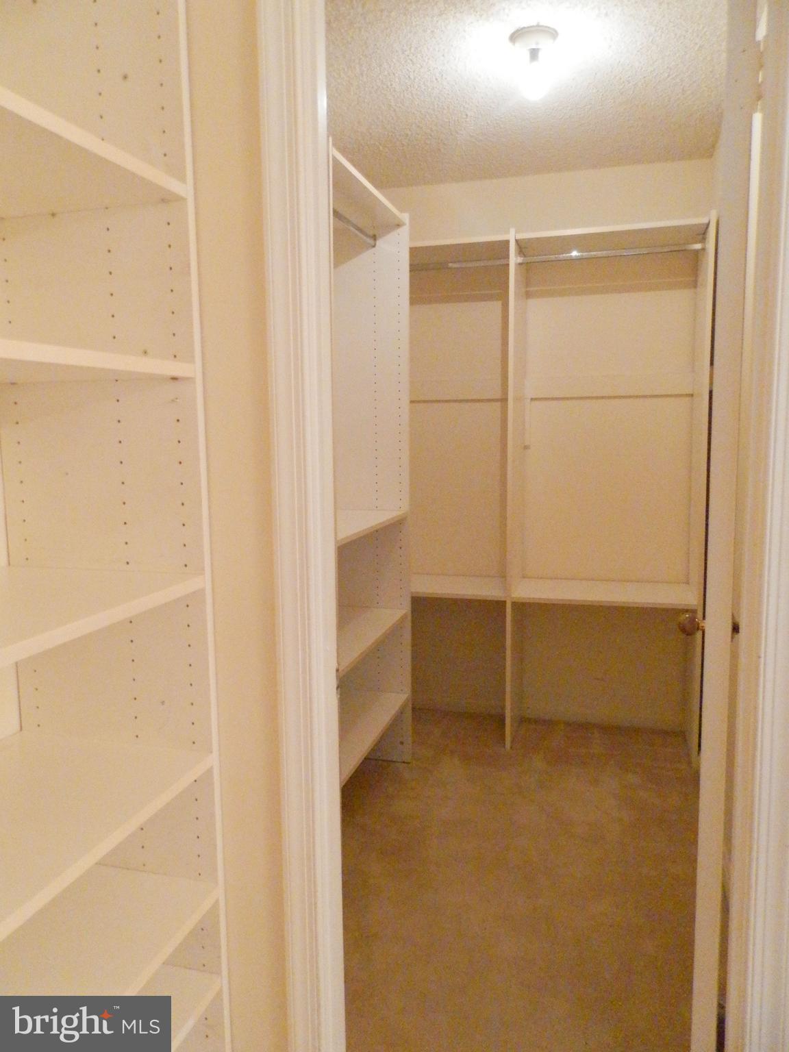 LAKESIDE PLAZA - Residential Lease