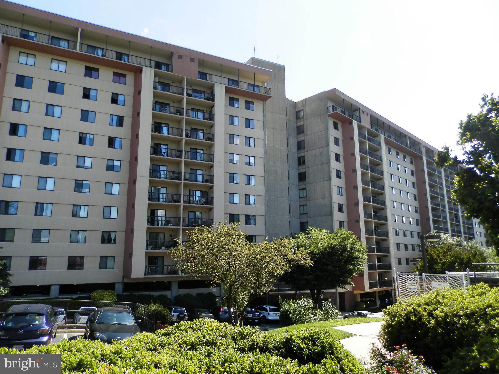 LAKESIDE PLAZA - Residential Lease