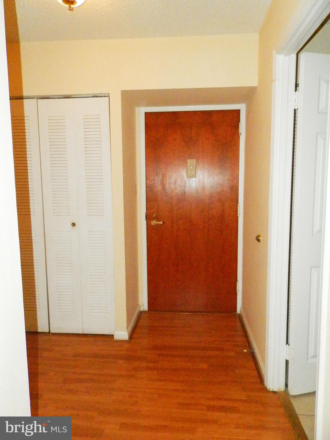 LAKESIDE PLAZA - Residential Lease