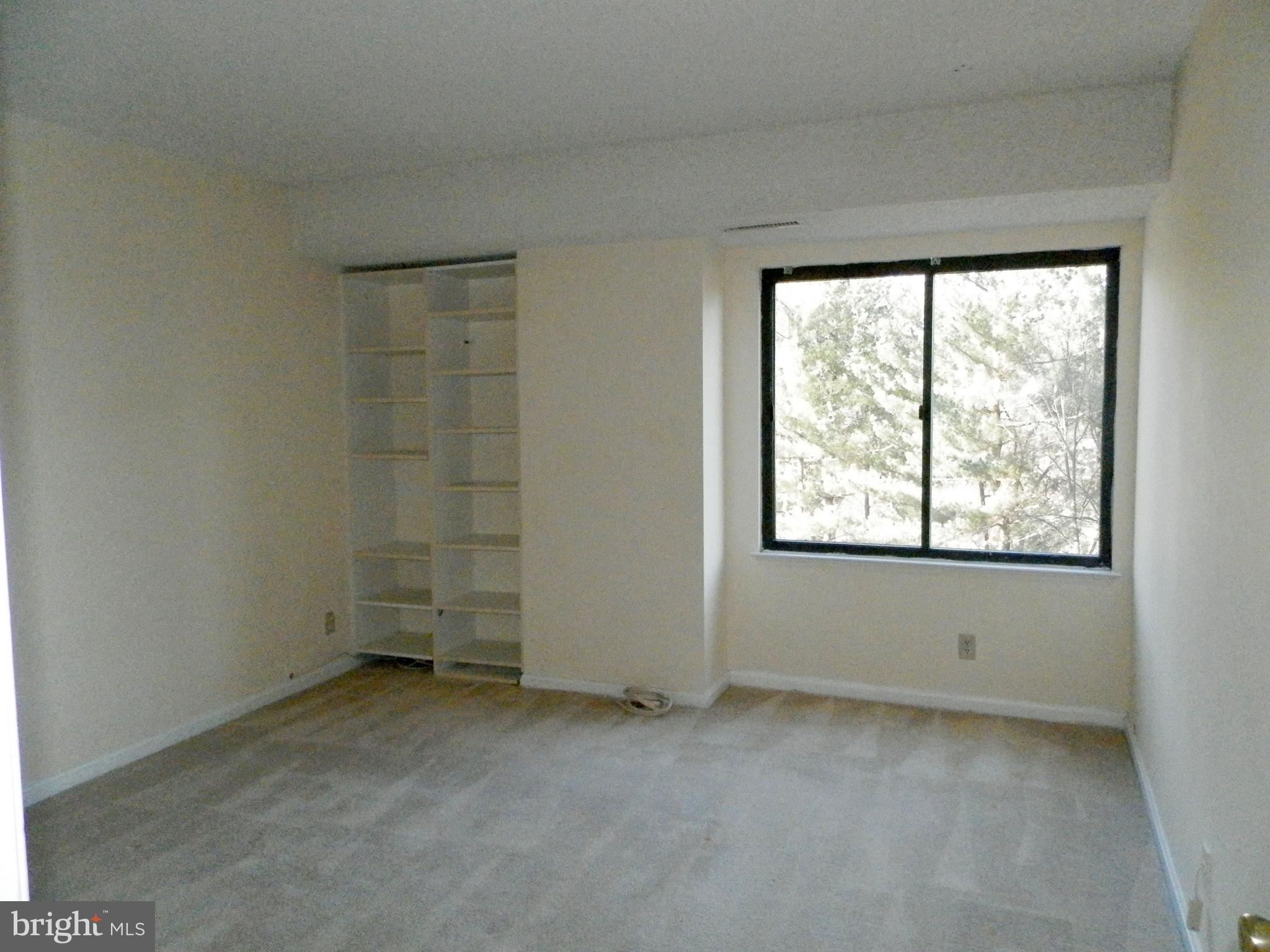 LAKESIDE PLAZA - Residential Lease