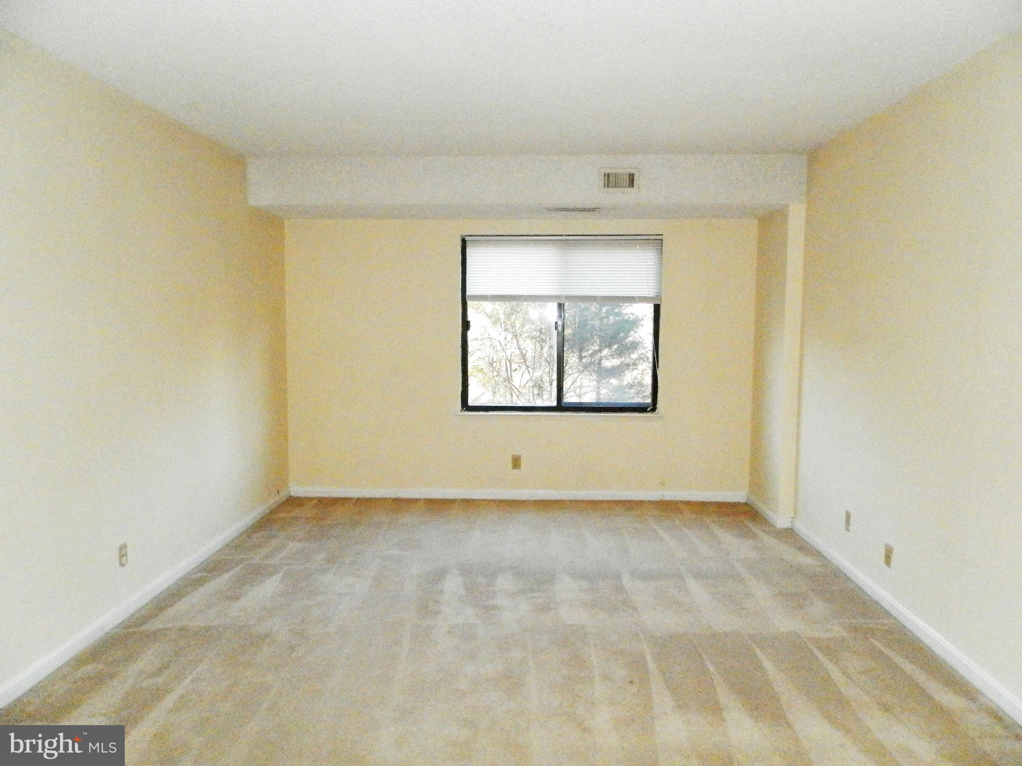 LAKESIDE PLAZA - Residential Lease