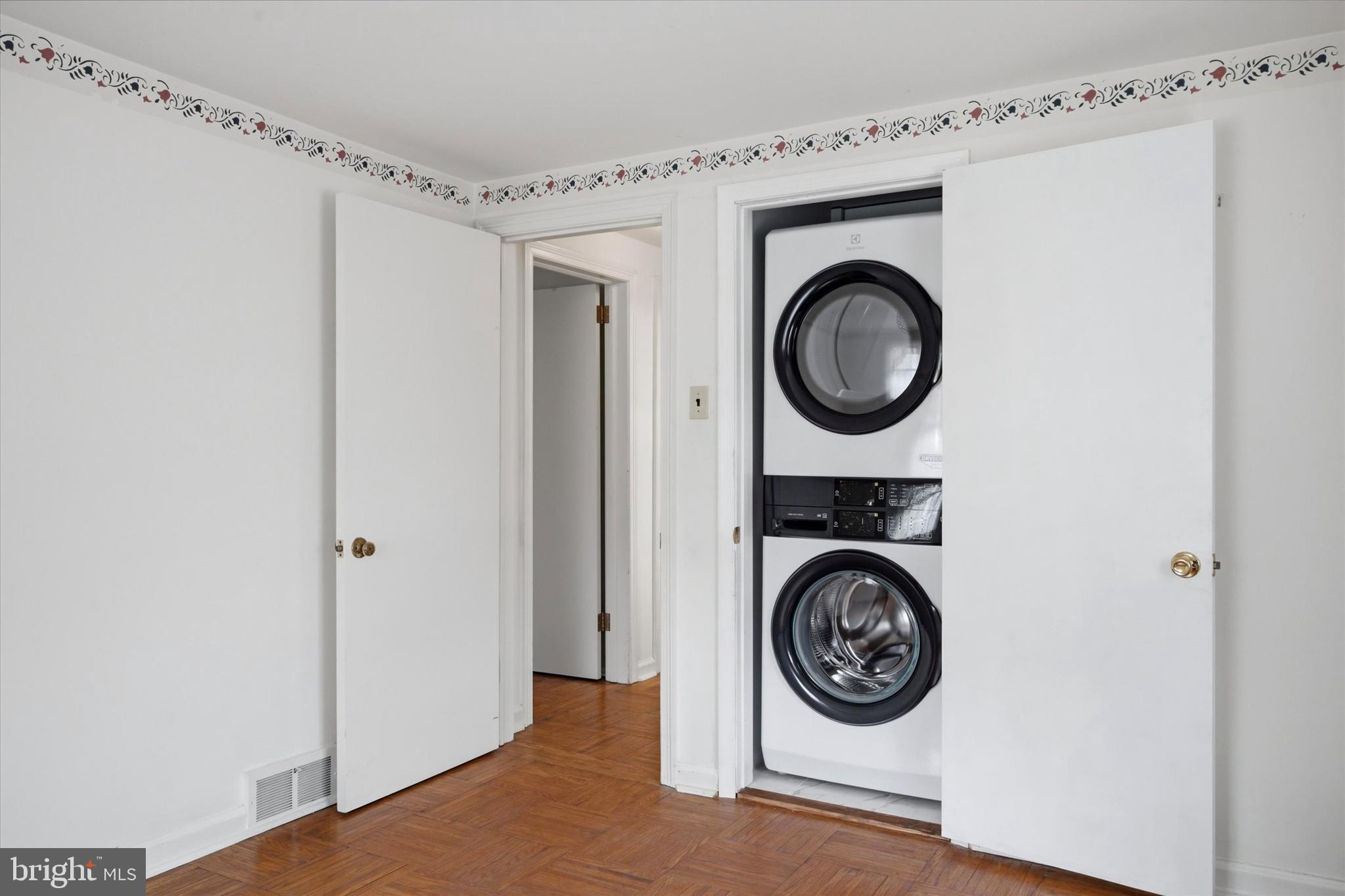 CLYDE PARK - Residential