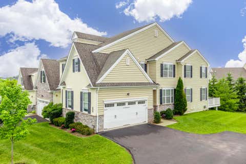 Townhouse For Sale - 2004 Pleasant Valley Drive<br/> Montgomery County, LANSDALE, PA 19446