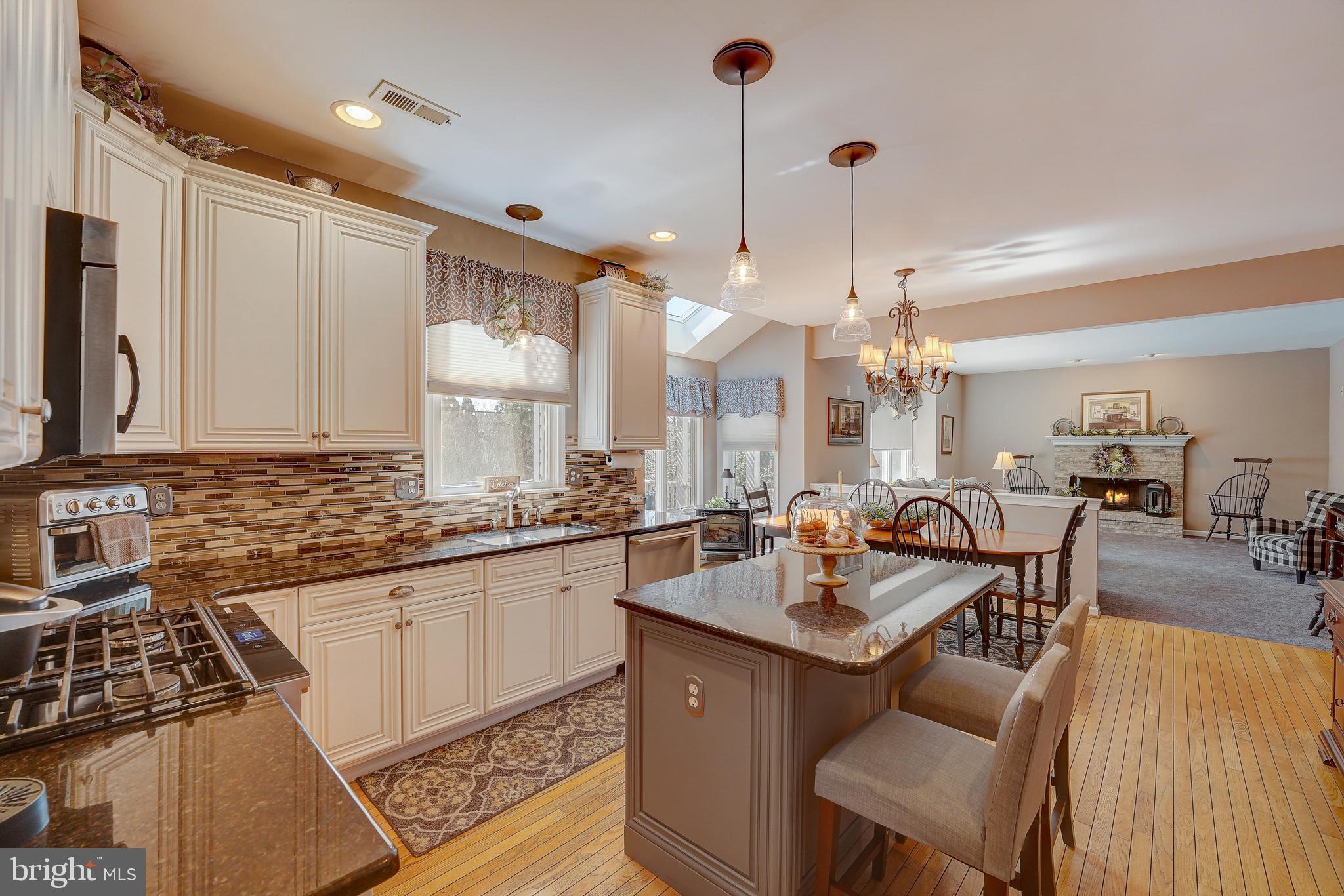 WILLIAMSBURG - Residential