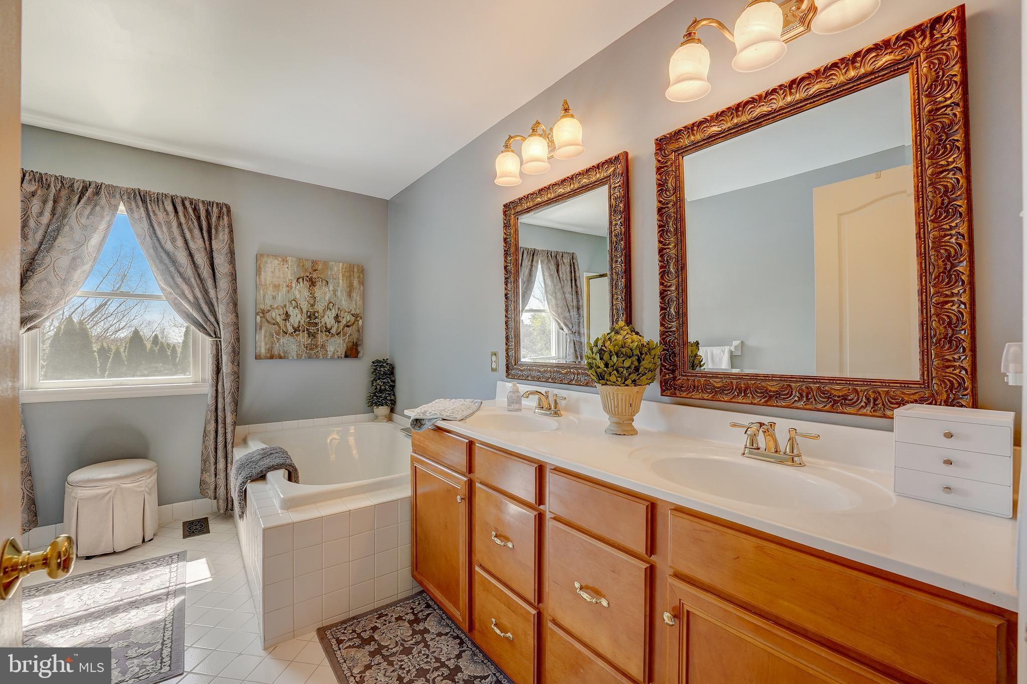 WILLIAMSBURG - Residential