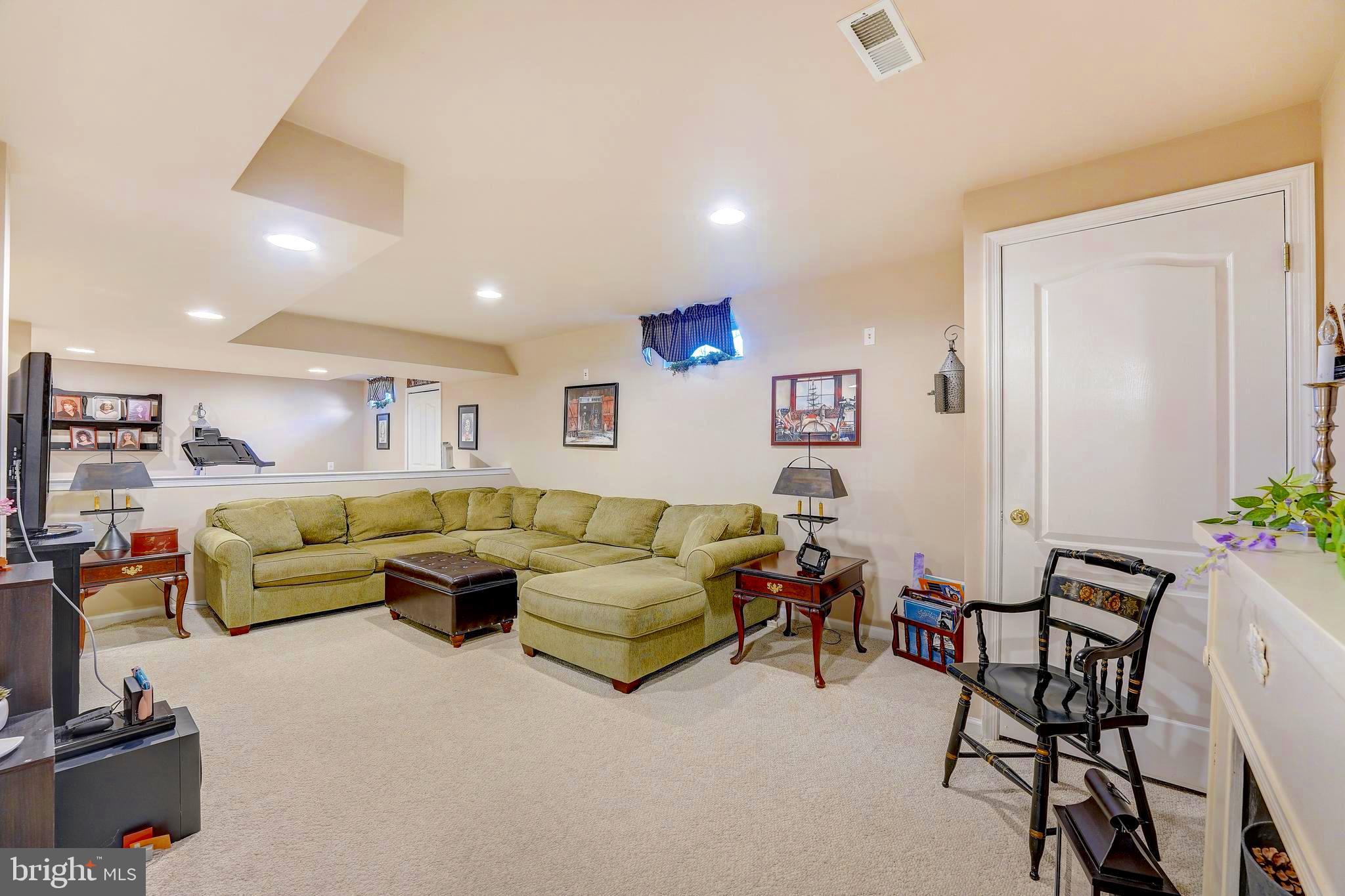 WILLIAMSBURG - Residential