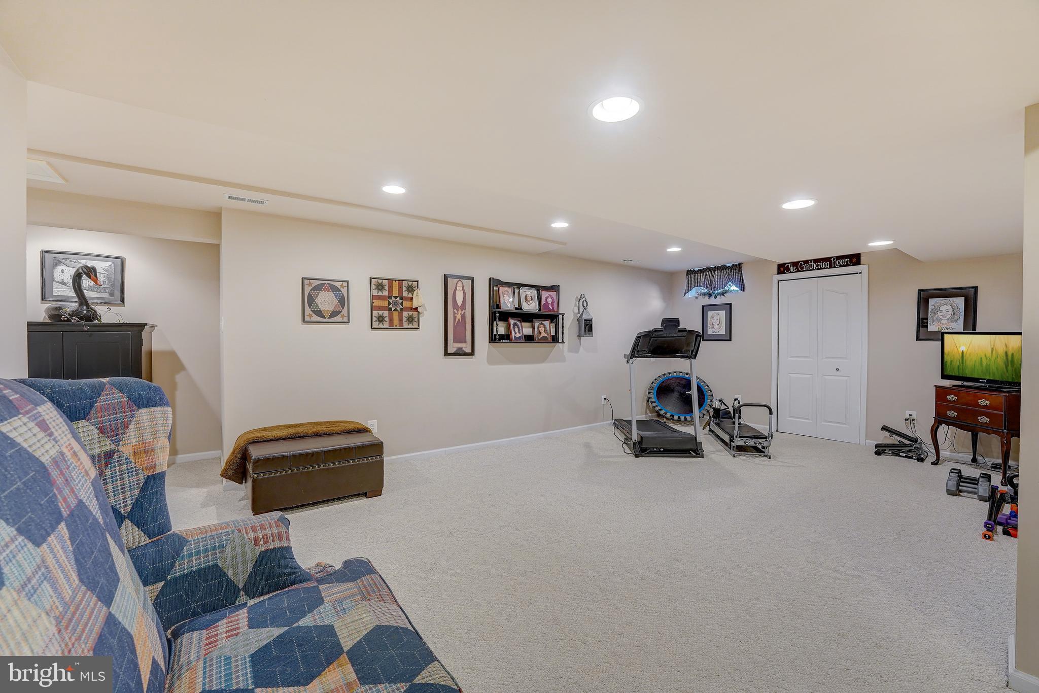 WILLIAMSBURG - Residential