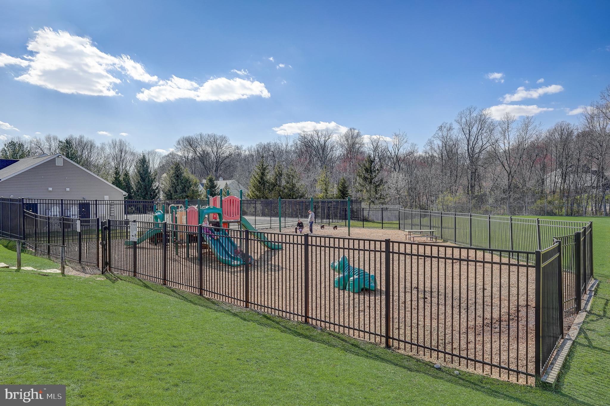 WILLIAMSBURG - Residential