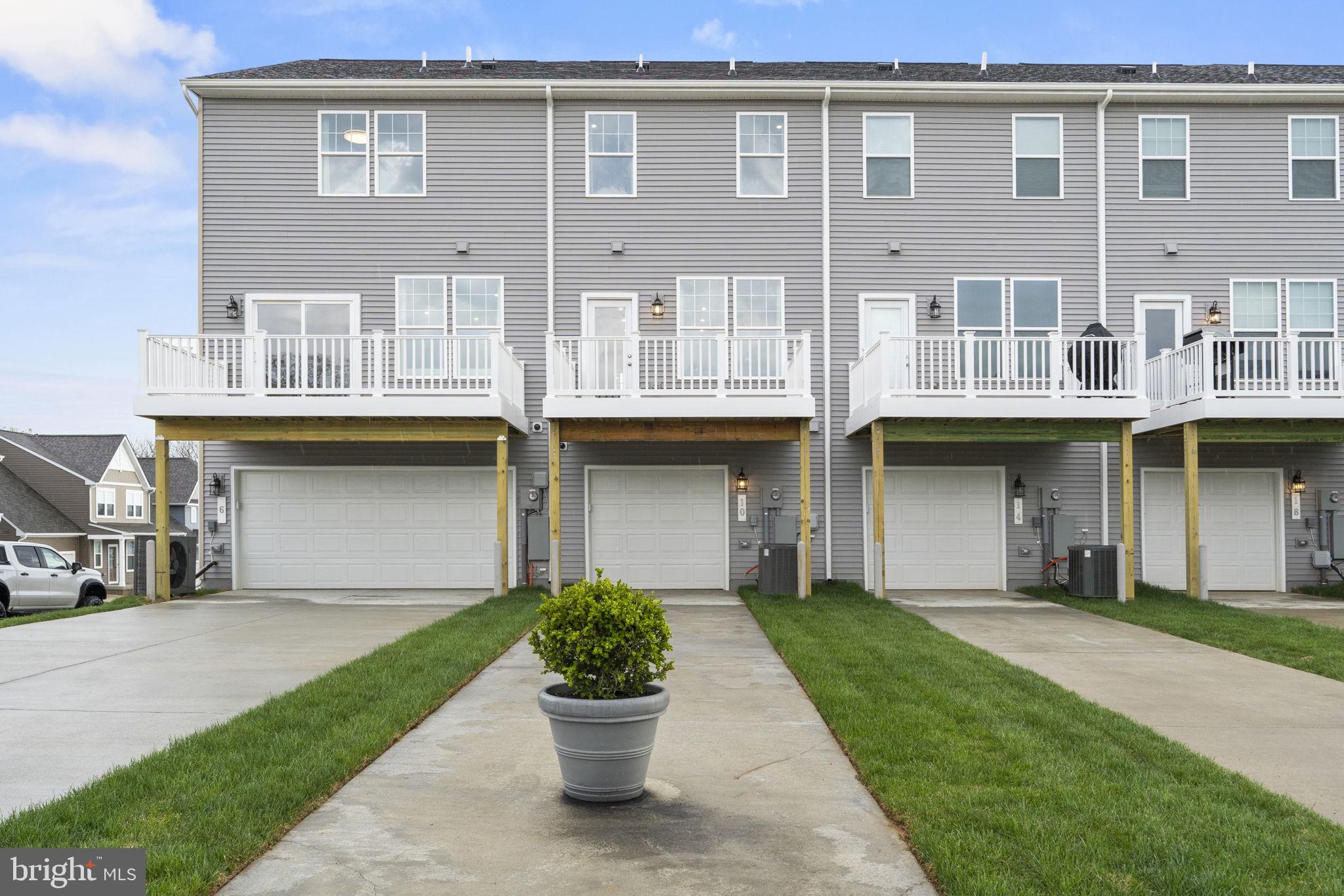 PRESIDENTS POINTE - Residential