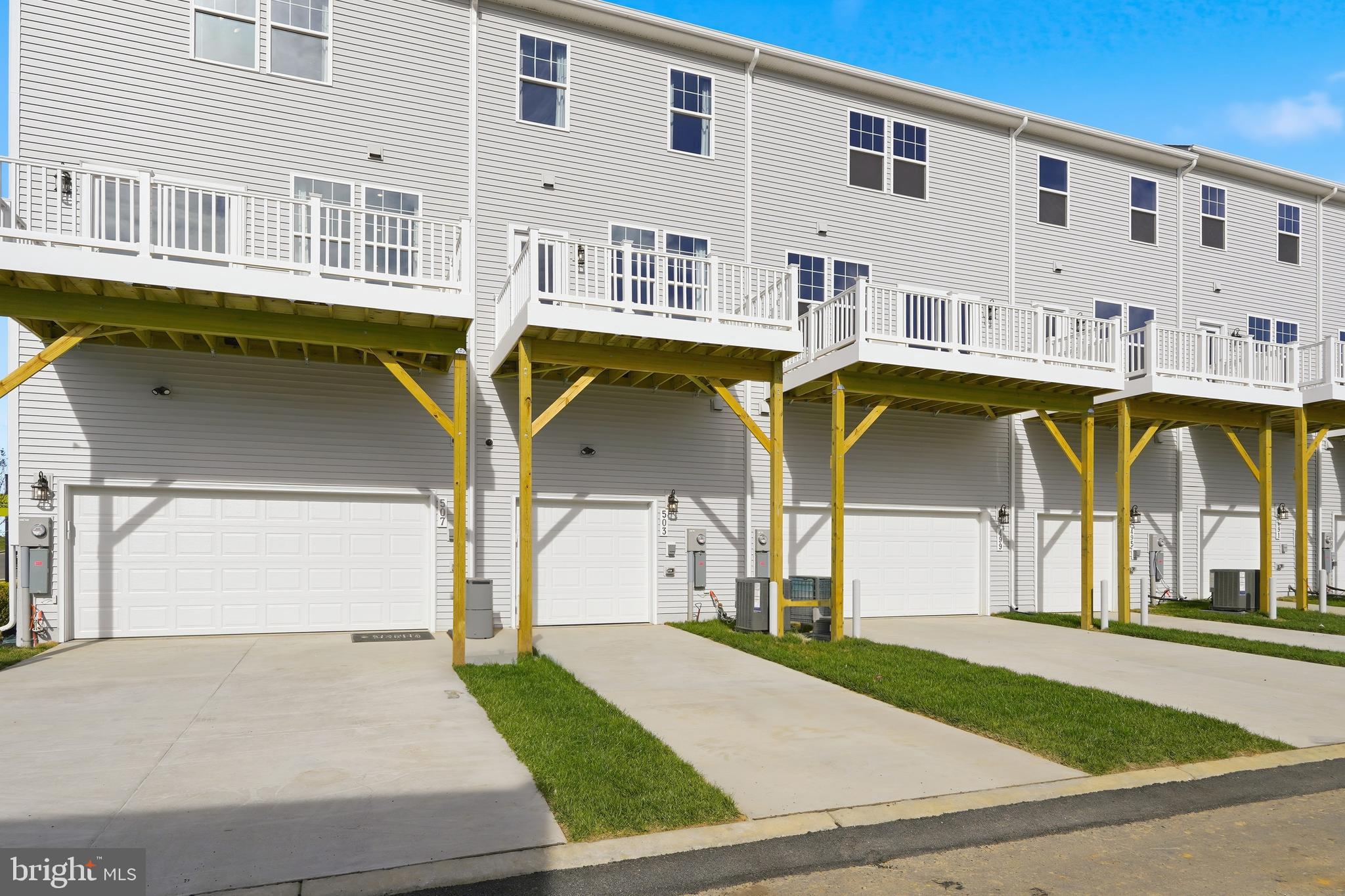 PRESIDENTS POINTE - Residential