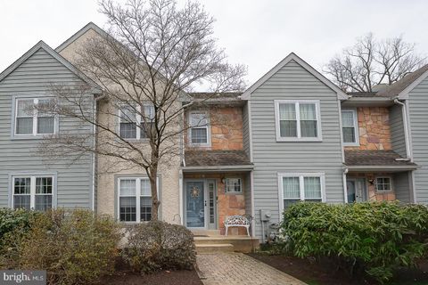 Townhouse For Sale - 182 Nottingham Court<br/> Delaware County, ASTON, PA 19014