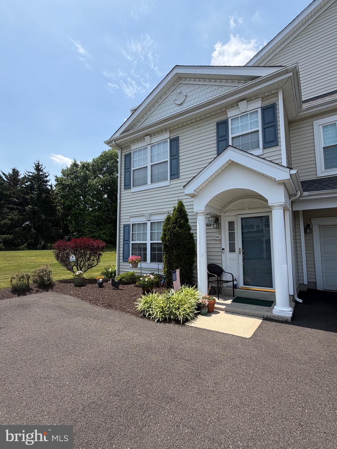 101 WILLOWOAK COURT