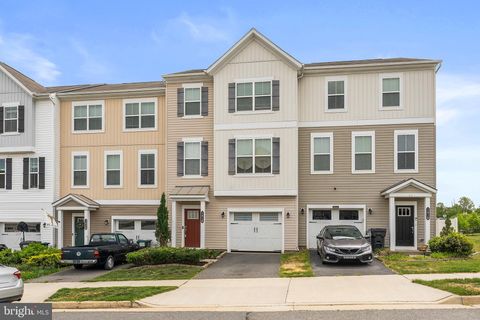 Townhouse For Sale - 1418 Hudgins Farm Circle<br/> FREDERICKSBURG, VA 22408