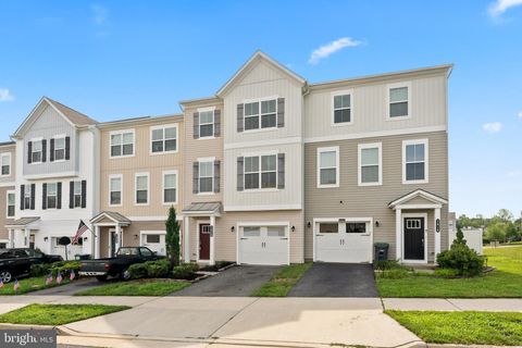 Townhouse For Sale - 1418 Hudgins Farm Circle<br/> Fredericksburg City County, FREDERICKSBURG, VA 22408