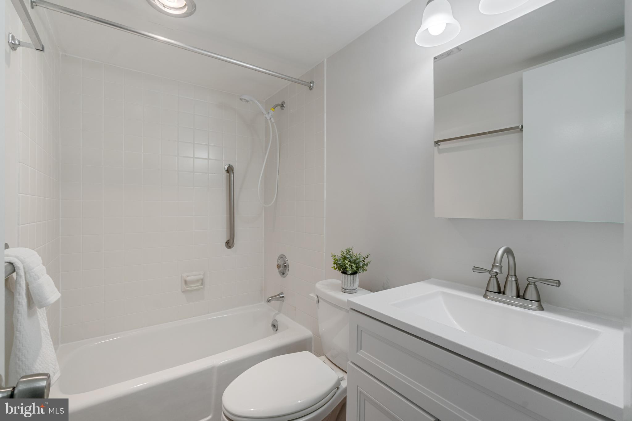 THE TECUMSEH - Residential Lease